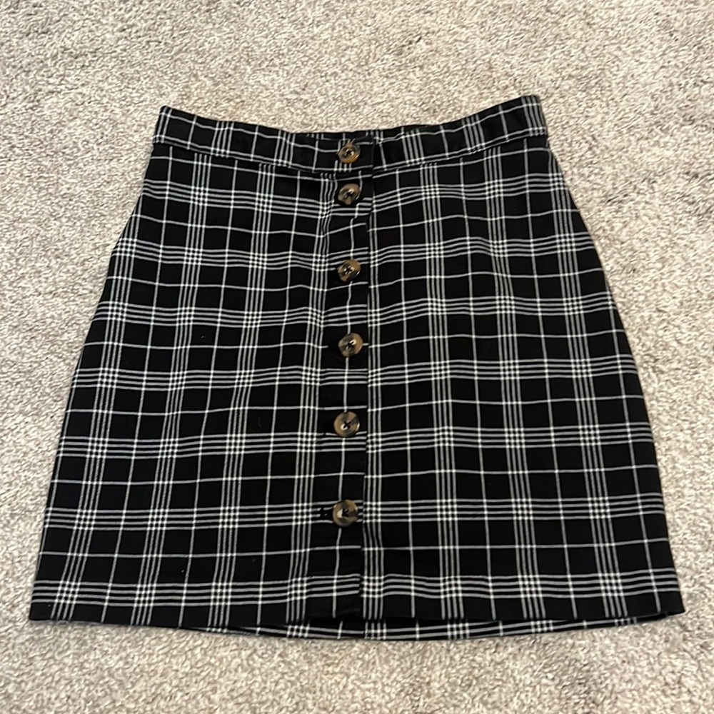 H&M Divided high waisted front button black plaid mini skirt, size US 4, heavy